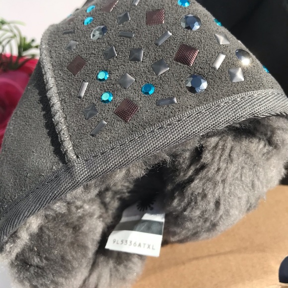 UGG Classic Short Stud II - Picture 10 of 10